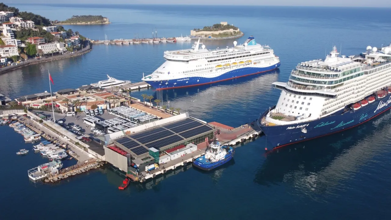 En büyük kruvaziyer limanı güneşten besleniyor