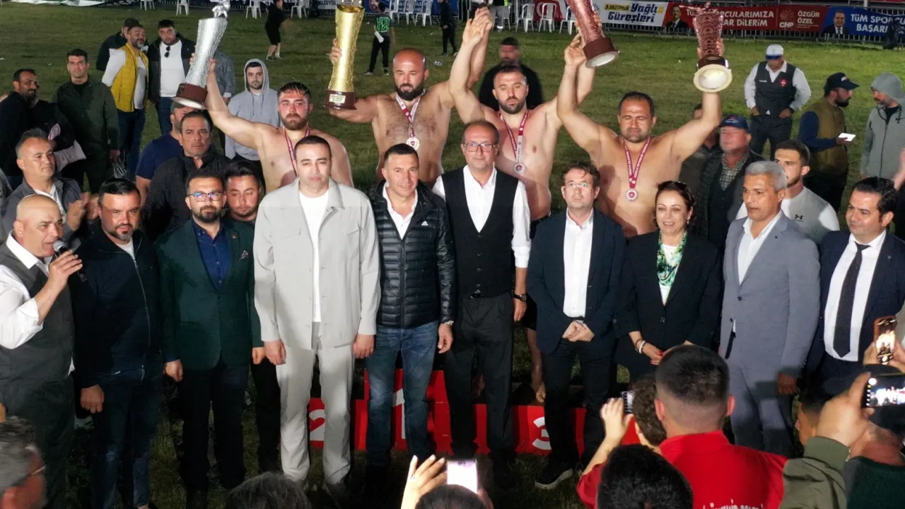 Antalya’da Gazipaşa güreşcisi sezona altın kemerle başladı