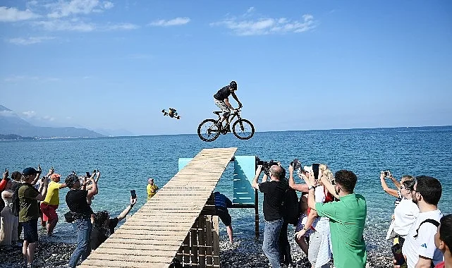 Gökyüzünden denize pedal çevirdiler