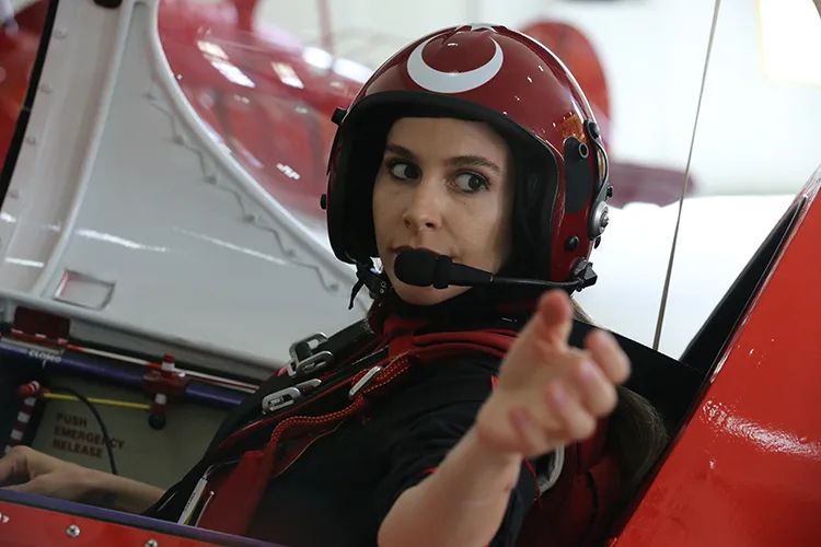 Kadın akrobasi pilotu Şener, tanıtım uçuşlarıyla havacılığı sevdiriyor