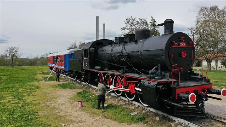 Edirne’de turistlerin “fotoğraf çekim noktası” nostaljik kara tren bakıma alındı