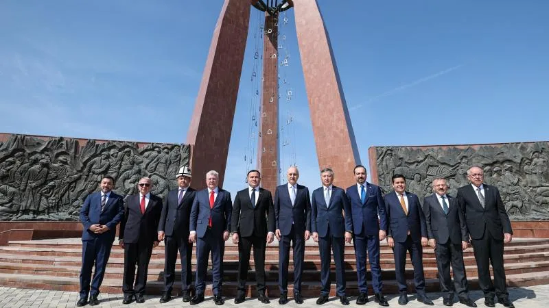 TBMM Başkanı Kurtulmuş Ata-Beyit Ulusal Tarih ve Anıt Kompleksi’ni ziyaret etti