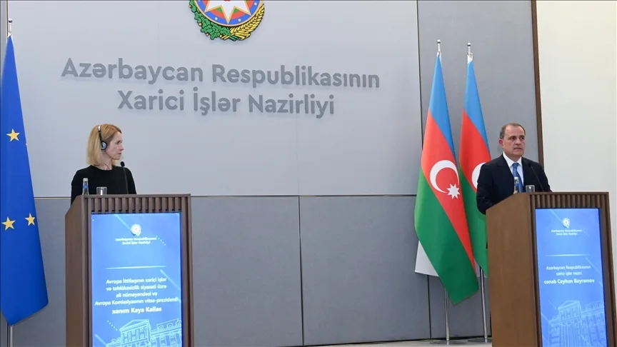 Azerbaycan, Erivan ve Paris’ten Türk ve Azerbaycan bayraklarının yakılmasını önlemelerini istedi