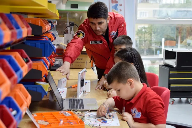 TEKNOFEST’in Manisalı minik finalistleri KKTC’deki yarışmaya hazırlanıyor