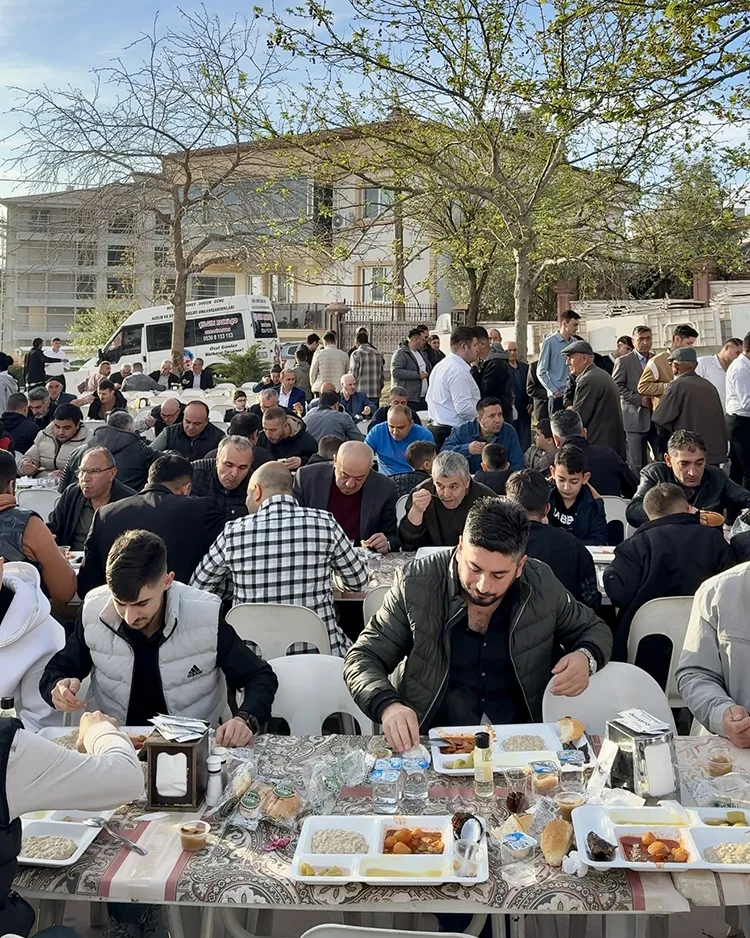 Denizli’de mahalleli imece usulü bayram yemeği geleneğini sürdürüyor