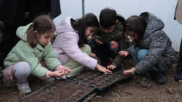 Yozgat’ta ata tohumları miniklerin ellerinde filizlenecek