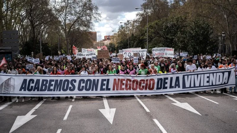 İspanyollar, konut krizine ve yüksek ev kiralarına karşı meydanlara çıktı