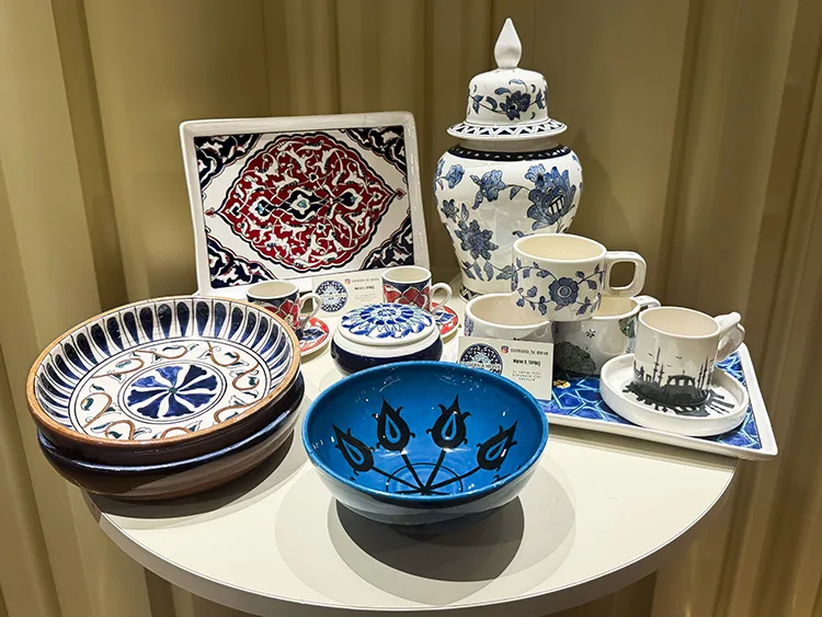 “Haneden Dökülenler” sergisi Taksim’de açıldı