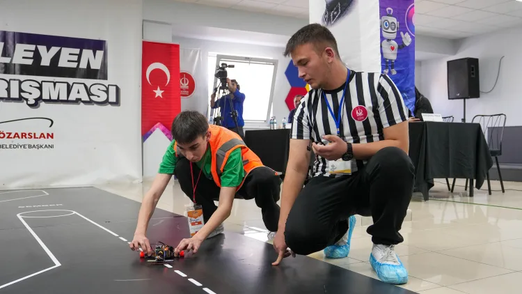 Robot yarışmasında ödüller sahiplerini buldu