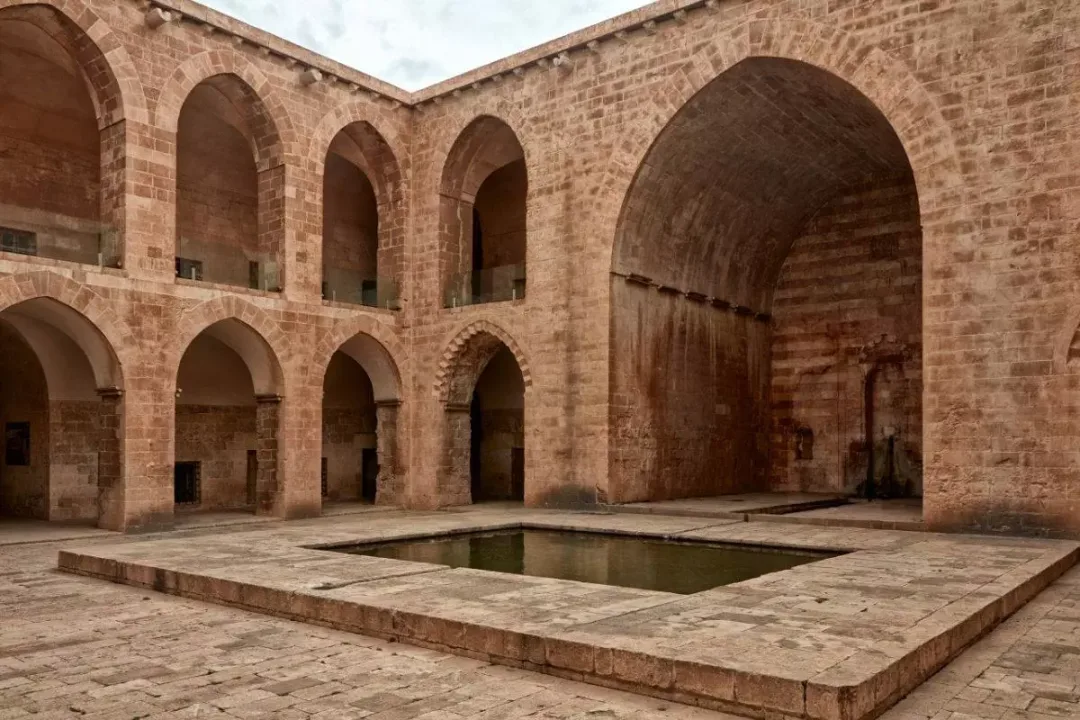 Hayatı sembolize eden suyun hikayesi: Kasımiye Medresesi