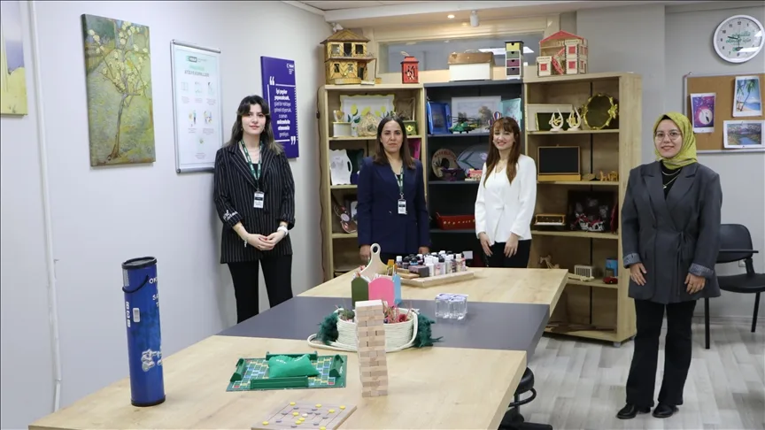 Bağımlılıkla mücadele ederken Yeşilay atölyesinde sosyal beceriler de kazanıyorlar