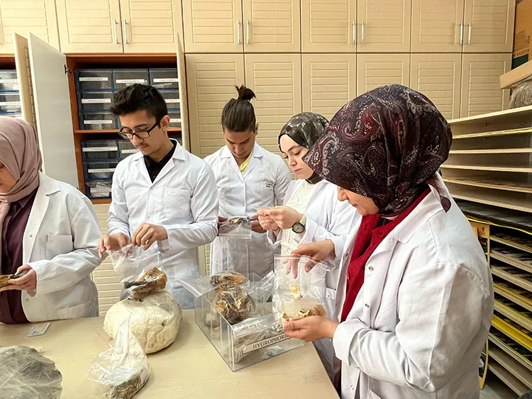 Konya’da 30 bin örnek mantarla öğrencilere uygulamalı eğitim fırsatı sunuluyor