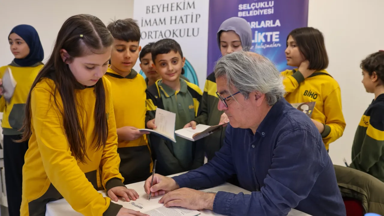 Yazarlar öğrencilerle bir araya geliyor