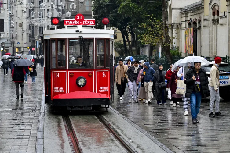 İstiklal Caddesi’ni ziyaret edenlerin sayısı 2024’te 90 milyonu aştı