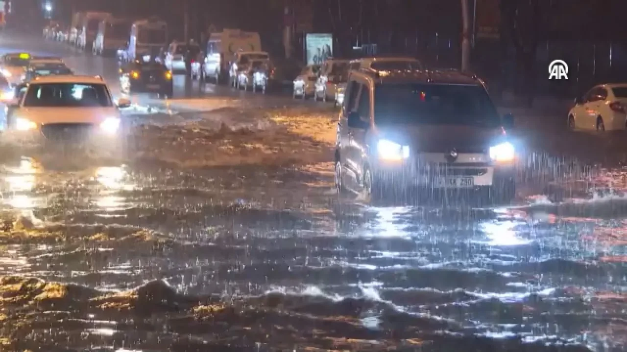 Ankara’da dolu yağışı hayatı felç etti, valilikten uyarı geldi