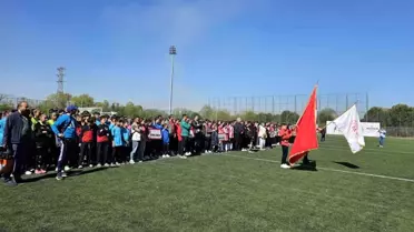 Akşemsettin Ortaokulu Çim Hokeyinde 4. Oldu