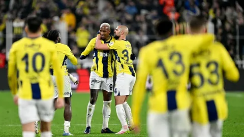 Fenerbahçe Trabzonspor’u 4-1 yendi.. Galatasaray ile olan puan farkı 3’e indi