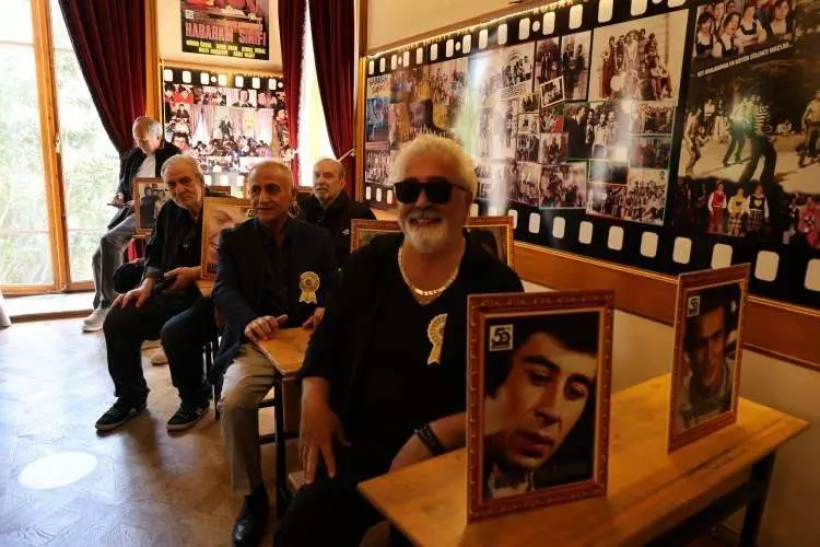 Hababam Sınıfı oyuncuları bir araya geldi..Yarım asırlık efsaneyi yaşattılar!