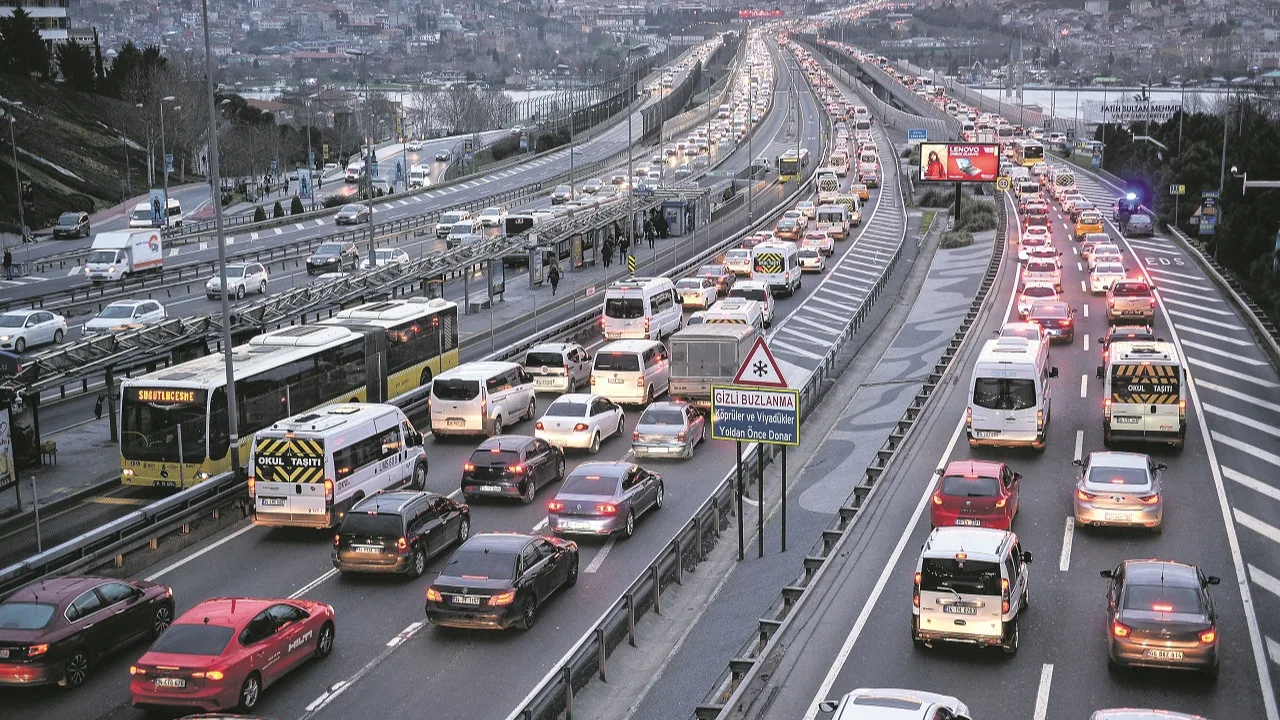 Trafikte en fazla zaman kaybedilen şehirler! Türkiye, listeyi altüst etti
