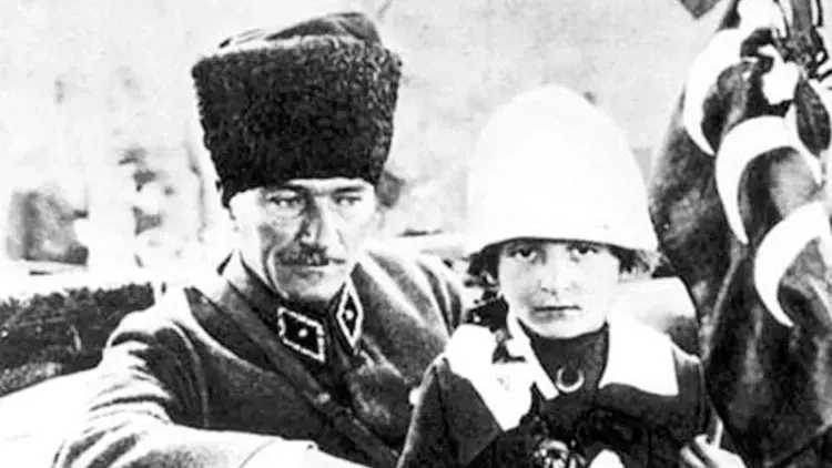 23 Nisan’ı Çocuk Bayramı yapan fotoğraf