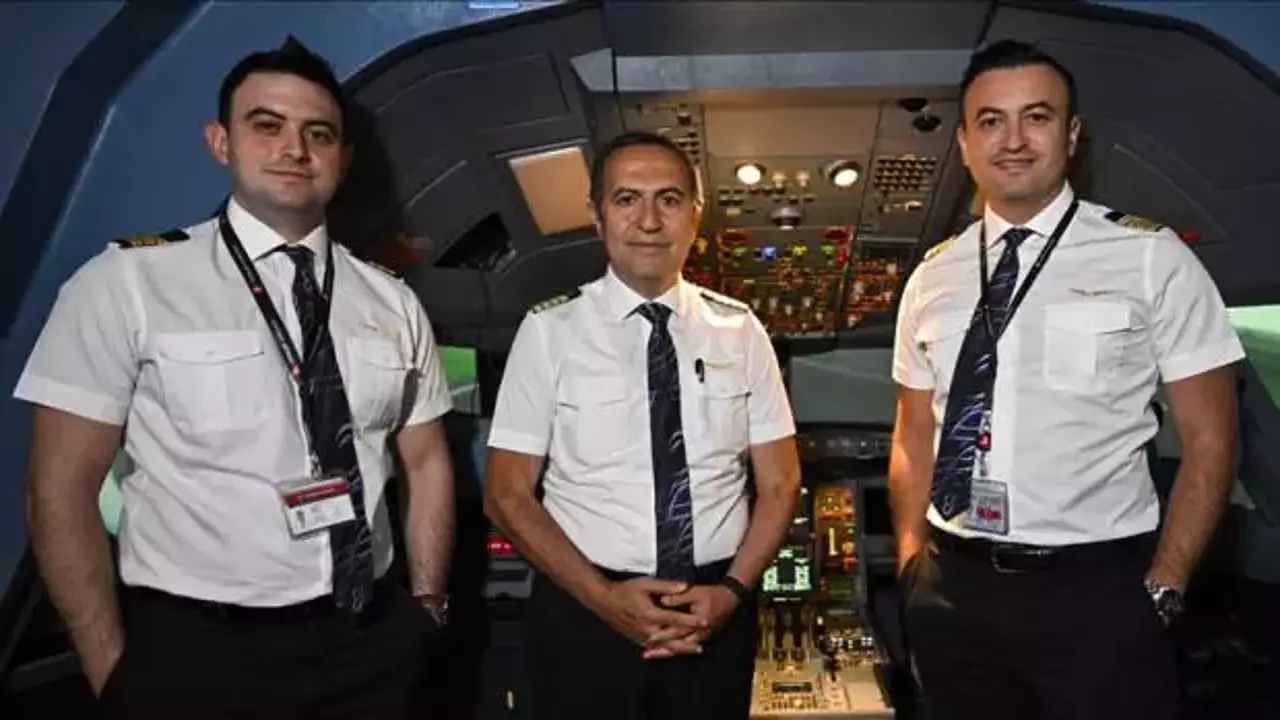 Kaptan pilot baba ve iki pilot oğlu aynı mesleği yapıyor