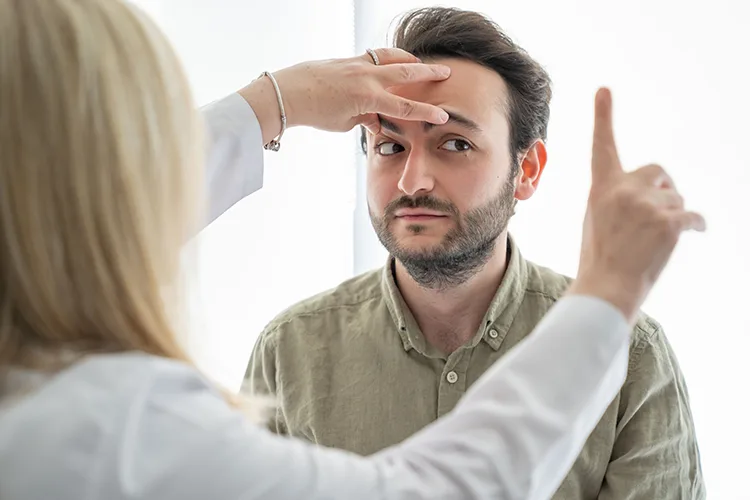 MS hastalığıyla mücadele eden tıp fakültesi öğrencisi doktorluk hayalinden vazgeçmedi