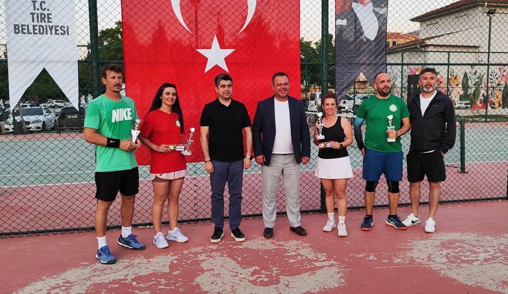 “Tire Belediyesi 19 Mayıs Tenis Turnuvası” Sona Erdi