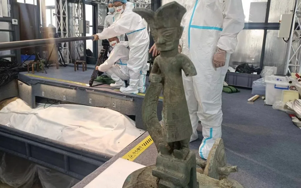 Arkeologlar Sanxingdui kalıntılarının en büyük bronz canavarını buldular