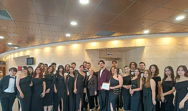 Büyükşehir Çok Sesli Gençlik ve Çocuk Korosu İzmir’den İki Ödülle Döndü