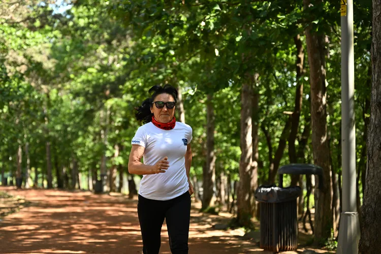 Ultra maratoncu 66 yaşındaki Duran, ekip arkadaşıyla Tanzanya’daki 262 kilometrelik yarışa hazırlanıyor