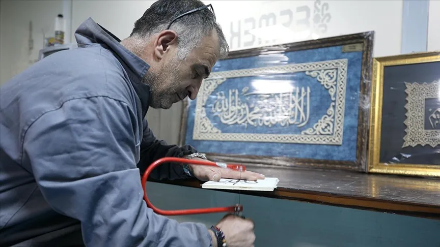 İnternetten görüp başladığı sanatla bine yakın eser üretti