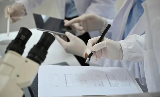 Bilim insanları, pil teknolojisinin bir asırlık geçmişini altüst edebilecek çığır açıcı bir buluşu ortaya çıkardı