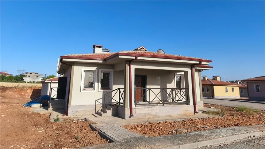 Besni kırsalındaki depremzedeler köy tipi konutlarına kavuştu