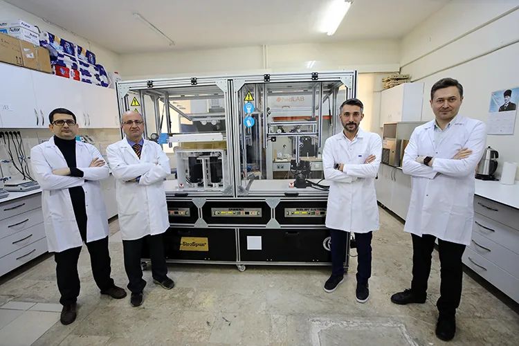 Gaziantep Üniversitesi akademisyenleri, iplik üretimini hızlandıran makine geliştirdi