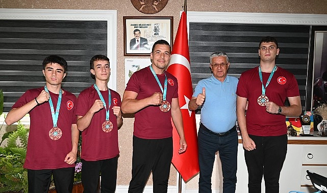 Başarılarını Başkan Topaloğlu ile paylaştılar