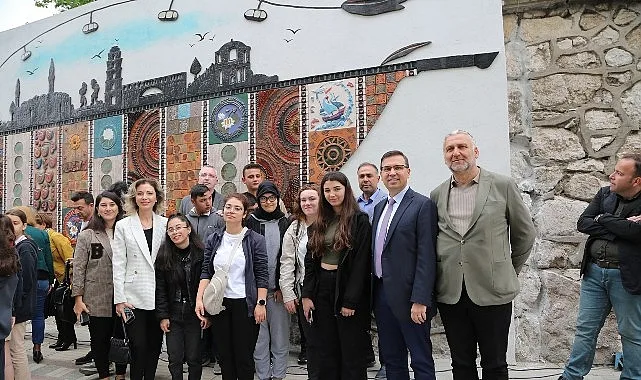 Özel gereksinimli bireylerden 770 parçalık seramik pano