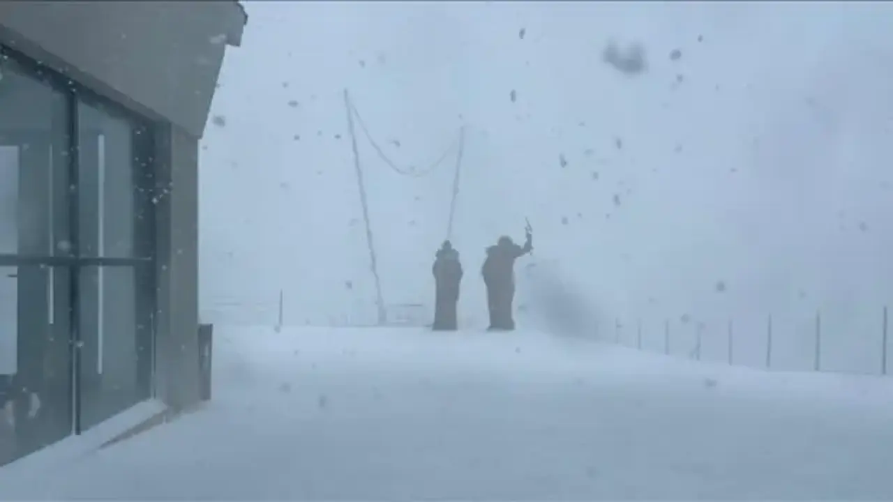 Antalya’da Tahtalı Dağı zirvesine kar yağdı