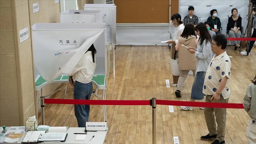 Güney Kore’de 3 Haziran’daki başkanlık seçimine erken oy verme sürecinde rekor katılım