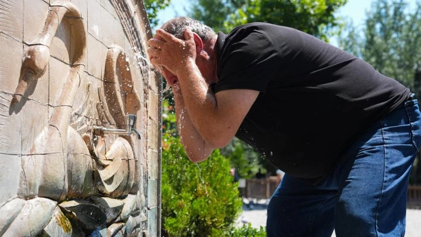 Bu hafta sıcak havayla bunalıp, yağmurla serinleyeceğiz!