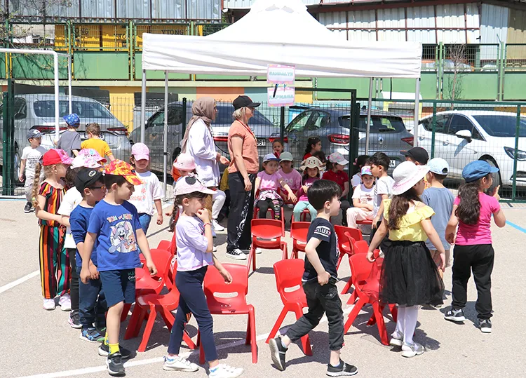 Bursa’daki “oyuncu okul”da çocuklar eğlenirken öğreniyor