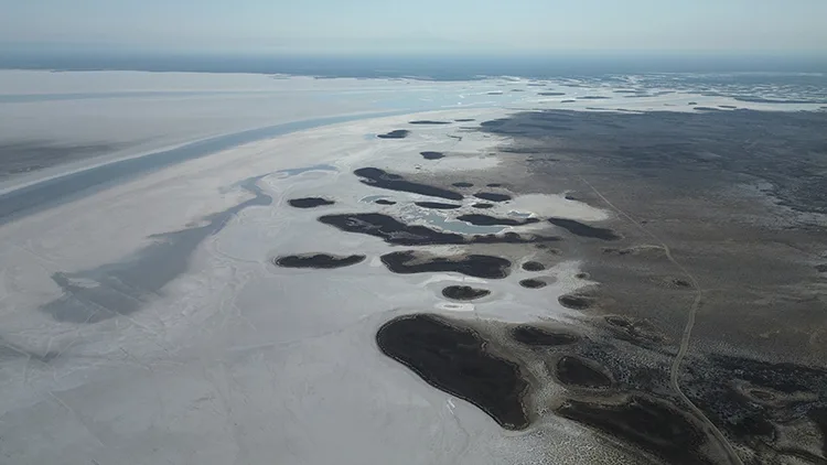 Tuz Gölü kuraklığın etkisiyle her geçen yıl küçülüyor