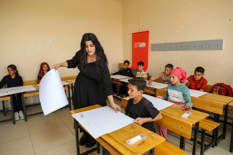 Diyarbakır’da akademisyenler kırsalda geleceğin ressamlarını keşfediyor