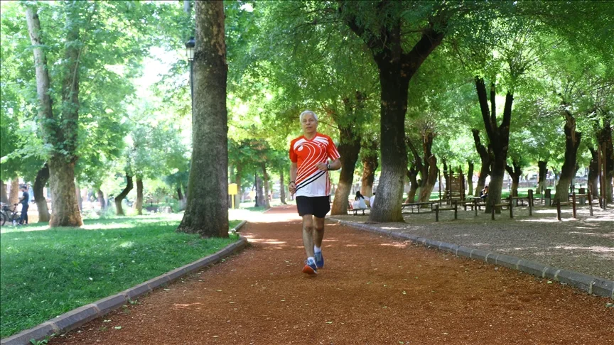 70 yaşındaki mali müşavir, 16 yıldır her sabah güne sporla başlıyor