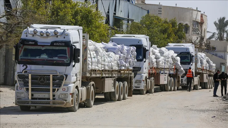 İsrail, Gazze Şeridi’ne “kıtlık yaşanmaması için temel miktarda gıda” geçişine izin verdi