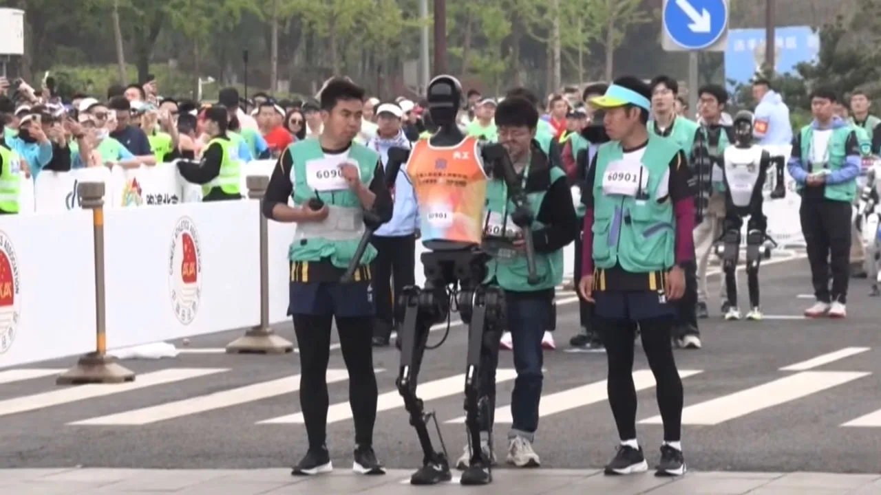 İnsanlar ile İnsansı Robotlar Koşu Yarışı Yaptı: Peki Kim Kazandı?