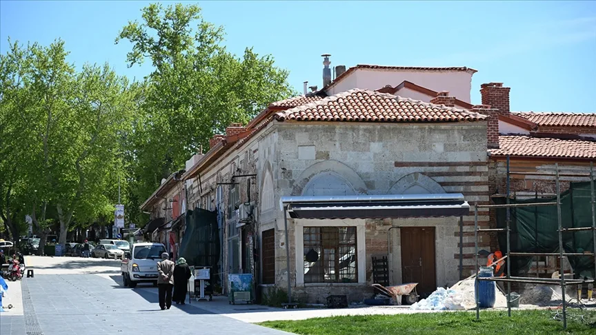 Edirne’de 15. yüzyıl yapıları tarihi han ve hamamdaki restorasyon çalışmaları sürüyor