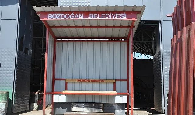 Bozdoğan Belediyesi Bankları ve Durakları Kendi İmkânlarıyla Üretiyor