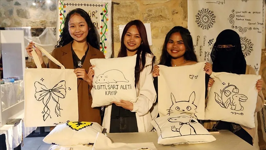 “Kültür elçileri projesi”yle yurtlarda kalan yabancı öğrencilere Türk kültürü tanıtıldı