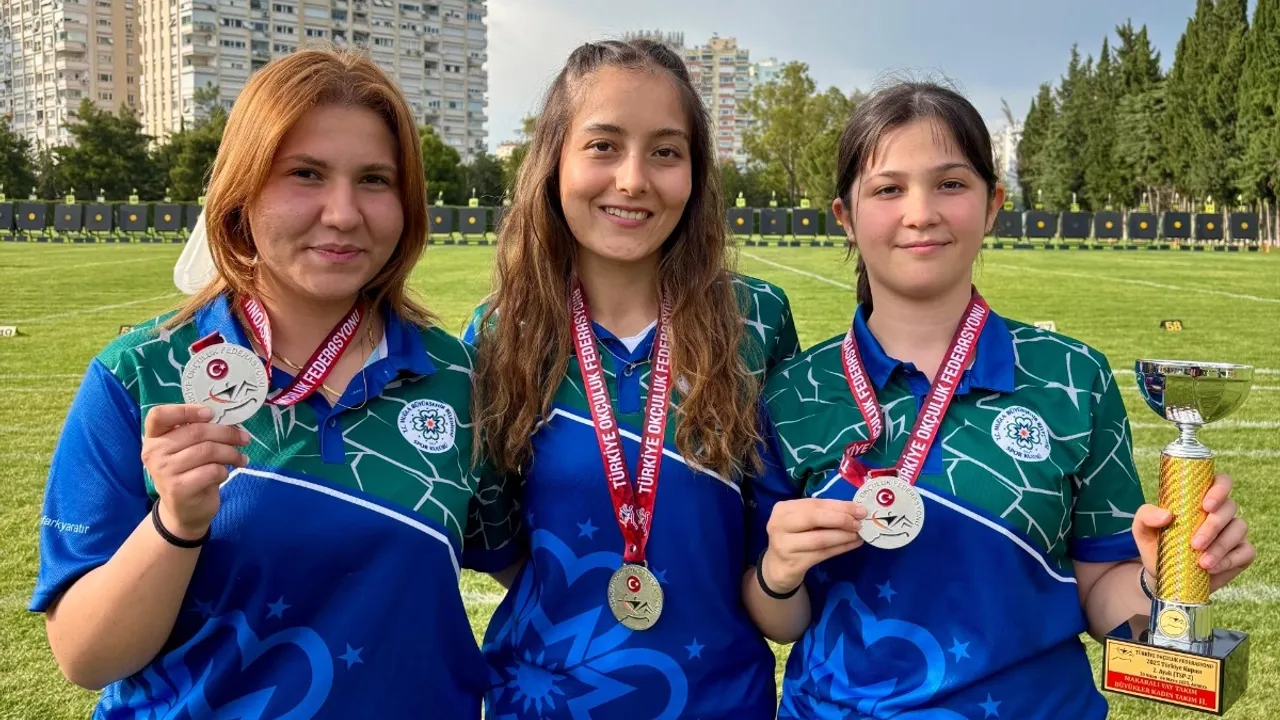 Muğlalı okçulardan Antalya’da madalya yağmuru