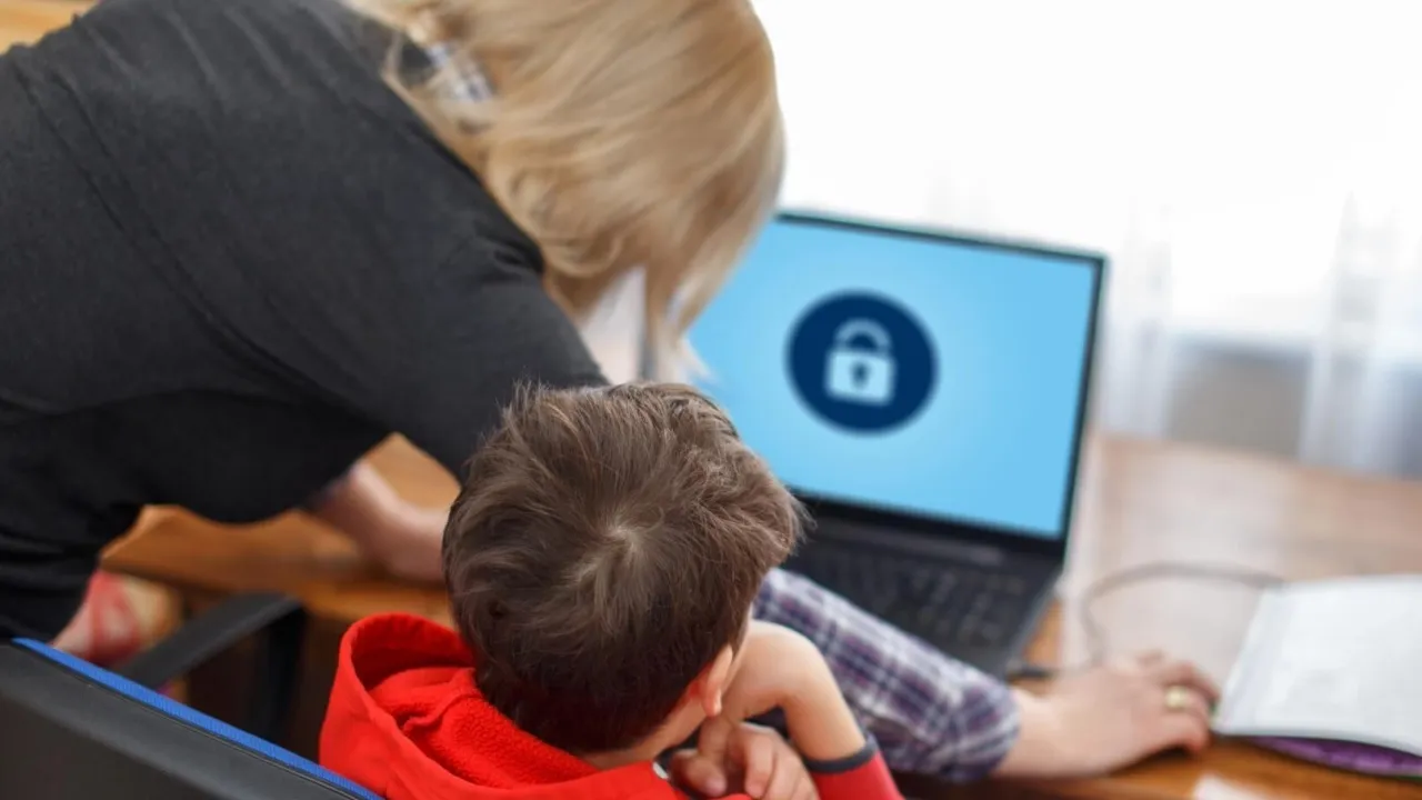 “Çocukları dijital dünyanın risklerinden koruyacağız”